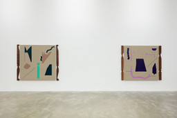 From left: Caroline Kent. A nod of the head / A glance over one’s shoulder. 2021. Acrylic on raw Belgian linen, acrylic on wood; Tsk, tsk, tsk. 2021. Acrylic on raw Belgian linen, acrylic on wood. Installation view, Proclamations from the Deep, Casey Kaplan, New York, 2021. Photo: Jason Wyche. © Caroline Kent. Courtesy the artist and Casey Kaplan, New York
