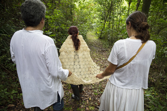Jorge González, Juliana Steiner, and Jasmine Rivera, weaver from Puerto Rico, with the Soles-Suaty quilt during the Caminata Suaty in Ciales, Puerto Rico, 2021