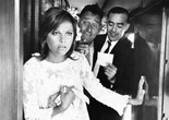 Bello onesto emigrato Australia sposerebbe compaesana illibata (A Girl in Australia). 1971. Italy. Directed by Luigi Zampa. Courtesy of Everett Collection.