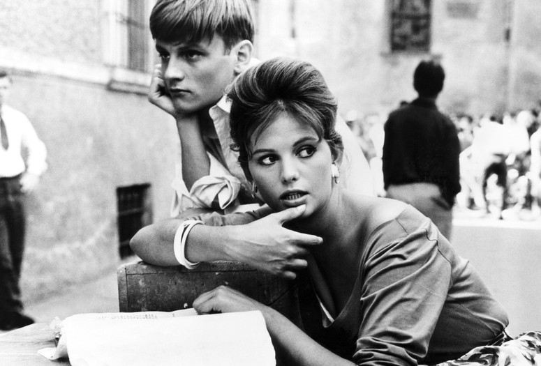 La ragazza con la valigia (Girl with a Suitcase). 1961. Italy. Directed by Valerio Zurlini. Courtesy of Everett Collection.