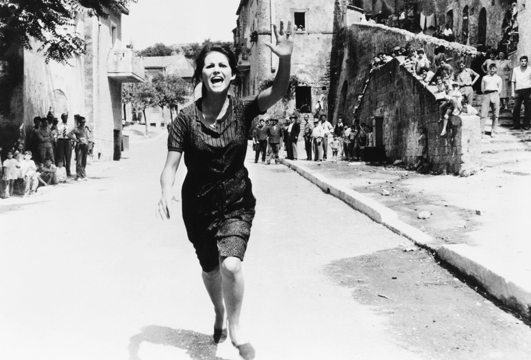 Un maledetto imbroglio (The Facts of Murder). 1959. Italy. Directed by Pietro Germi. Courtesy of Everett Collection.