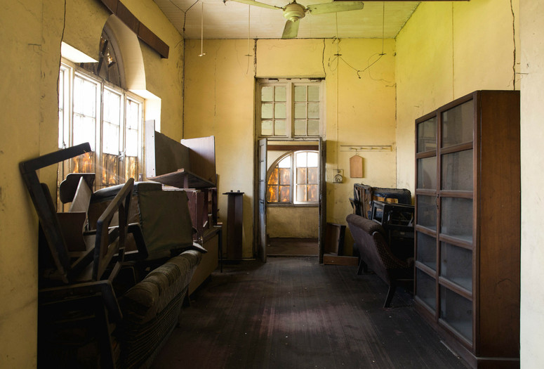 Amanda Iheme. Untitled [Stagnation: Old Secretariat], from “The Way of Life.” 2018. Courtesy the artist. ©️ Amanda Iheme