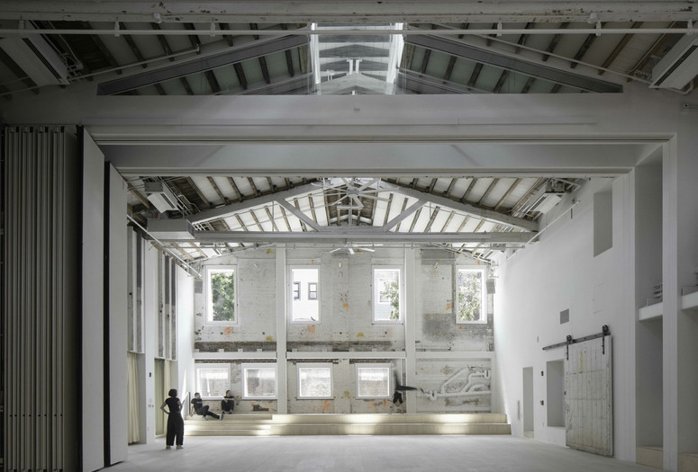 CO Adaptive. Timber Adaptive Reuse Theatre. 2017–21. View of the double-height assembly space at the Mercury Store