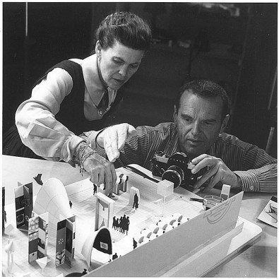 Ray and Charles Eames working on a conceptual model for the exhibition Mathematica, 1960. © Eames Office (eamesoffice.com)