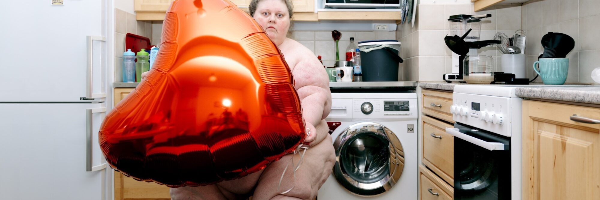 Iiu Susiraja. Happy Valentines Day (Big Heart). 2022. Chromogenic print. 13 x 20″ (33 x 50.8 cm). Courtesy the artist, Makasiini Contemporary, and Nino Mier Gallery.