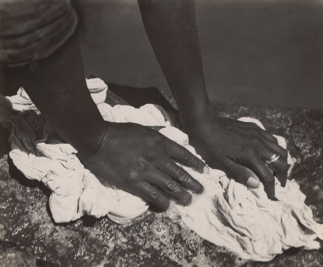 Tina Modotti. Hands Washing. 1927