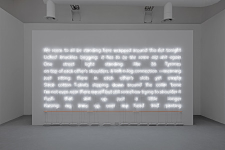 Sable Elyse Smith. Landscape VI. 2022. Neon, 220.98 × 506.73 cm. Installation view, 59th International Art Exhibition – La Biennale di Venezia, The Milk of Dreams. Photo: Andrea Avezzù, Roberto Marossi, Marco Cappelletti, Marco Cappelletti con Filippo Rossi, Jacopo Salvi, Ela Bialkowska. Courtesy La Biennale di Venezia