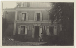 Photographer unknown. Back façade of the house at 33, boulevard Gambetta. Fontainebleau, September 1, 1921. Gelatin silver print. Archives Olga Ruiz-Picasso. Fundación Almine y Bernard Ruiz-Picasso, Madrid © Archives Olga Ruiz-Picasso, Fundación Almine y Bernard Ruiz-Picasso, Madrid