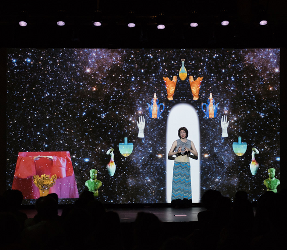 Shana Moulton. Every Now and Then I Fall Apart, performed at La Casa Encendida, Madrid, 2016