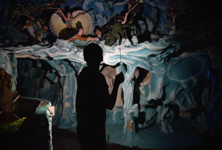 Dreaming &amp; Dying. 2023. Singapore/Indonesia. Directed by Nelson Yeo. Courtesy Lights On