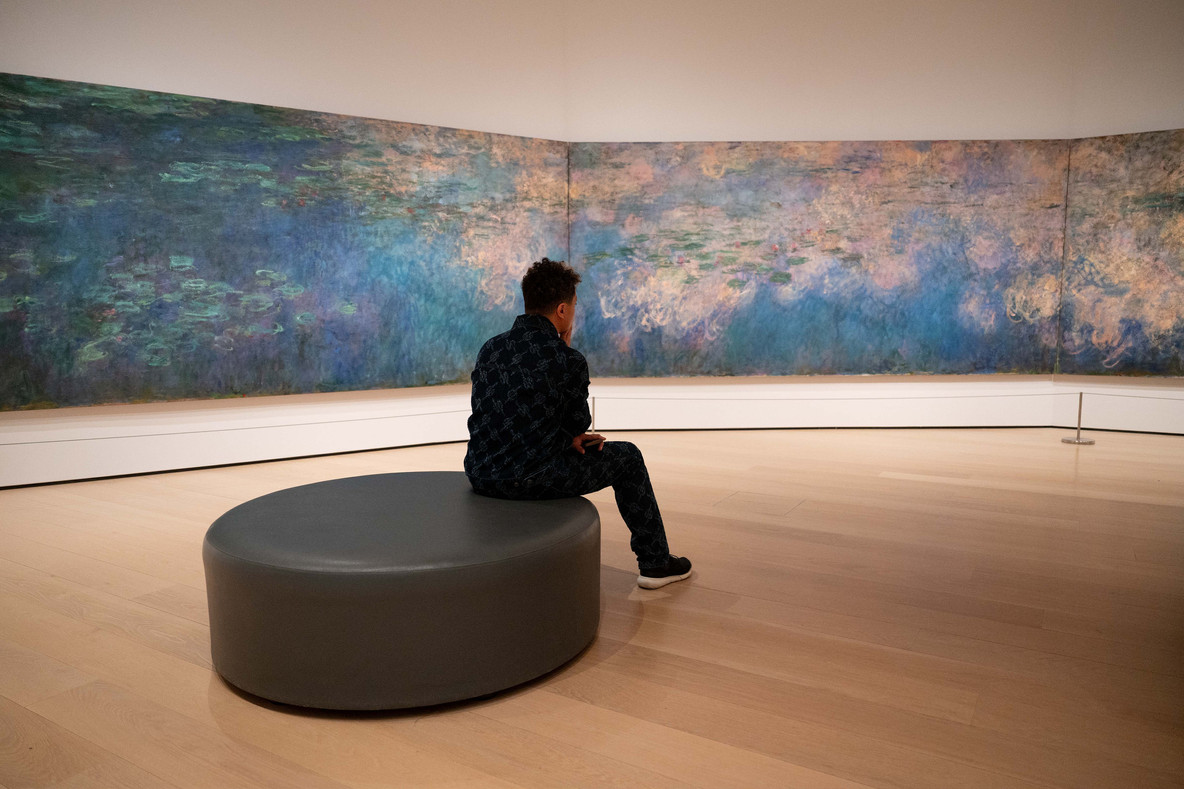 José James with Claude Monet’s Water Lilies (1914–26)