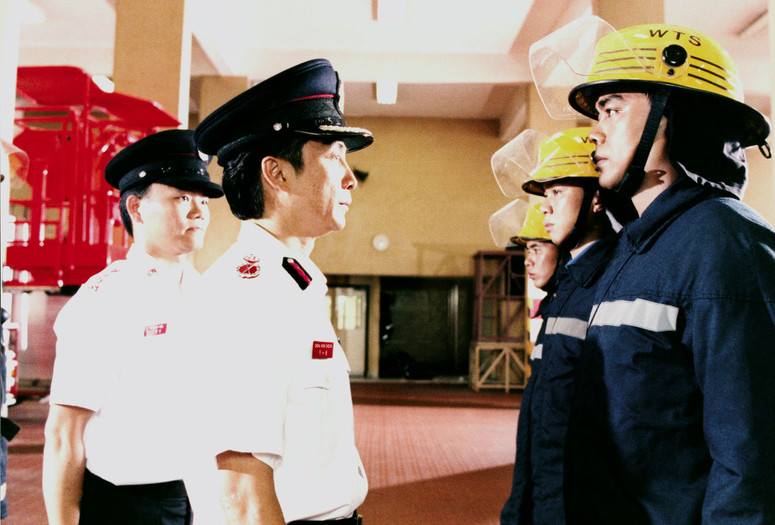 Lifeline 《十萬火急》 1997. Hong Kong. Directed by Johnnie To. Courtesy Photo 12/Alamy
