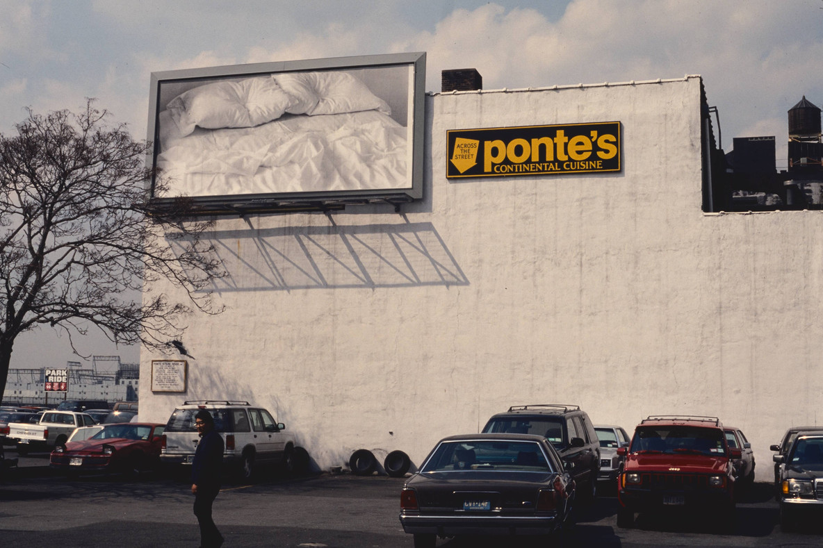 Felix Gonzalez-Torres. “Untitled”. 1991. Installed at 275 West Street, Manhattan, as part of Projects 34: Felix Gonzalez-Torres