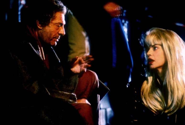 Trois vies et une seule mort (Three Lives and Only One Death). 1996. Directed by Raúl Ruiz. Courtesy of Le Bureau.