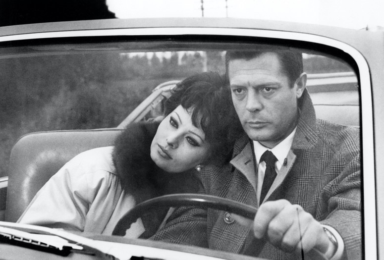 Ieri, oggi e domani (Yesterday, Today and Tomorrow). 1964. Directed by Vittorio De Sica. Courtesy of Photofest.