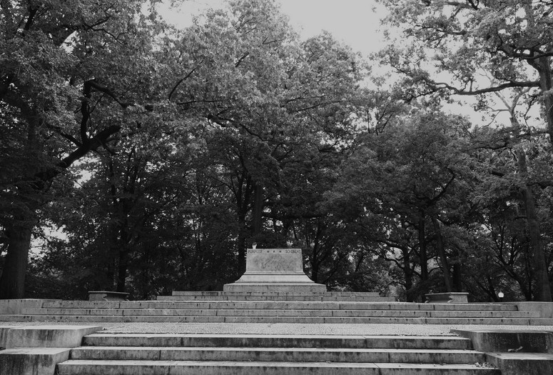 Carrie Mae Weems. Monument Series - Baltimore. 2018–19. © Carrie Mae Weems. Courtesy of the artist and Gladstone Gallery, New York, Fraenkel Gallery, San Francisco, and Galerie Barbara Thumm, Berlin