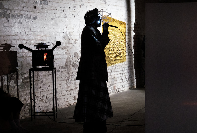 Rosa Barba. Voice Engine. 2021. Performance and installation view, Callie’s, Berlin, 2021. Photo: Callie’s. ©️ Rosa Barba