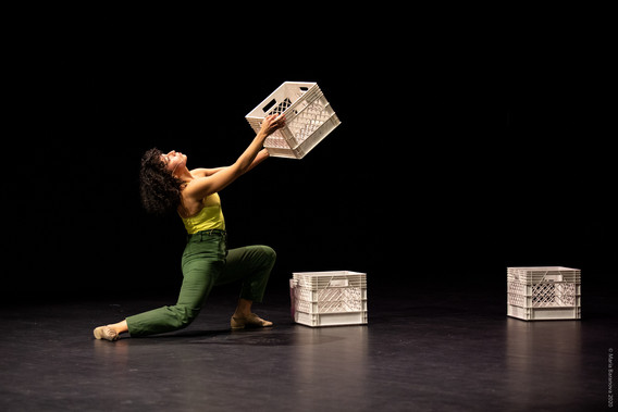 Mariana Valencia performing AIR.