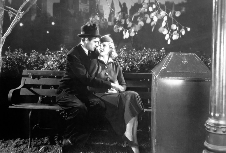 Mr. Deeds Goes to Town. 1936. USA. Directed by Frank Capra. Courtesy of Photofest.