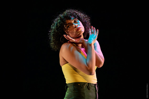 Mariana Valencia performing AIR.