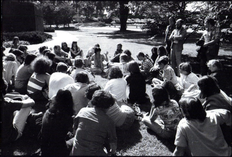 Agnès Varda leads a discussion at the 1976 Flaherty Film Seminar, programmed by Caroline Hennig. Courtesy the Flaherty Film Seminar