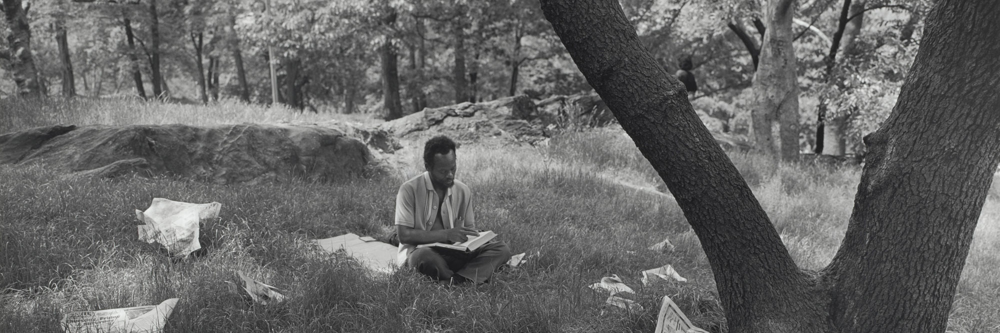 Tod Papageorge. Central Park. 1989. Gelatin silver print, 15 5/16 × 22 13/16&#34; (38.9 x 57.9 cm). The Museum of Modern Art, New York. The Gayle Greenhill Collection. © 2025 Tod Papageorge