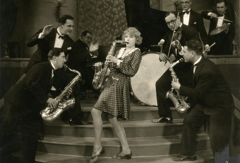 Miss Saxophone (Saxophon-Susi). 1928. Germany. Directed by Karel Lamač. Courtesy of La Cinémathèque française.