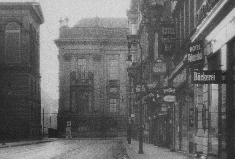 Berlin: Symphony of a Great City (Berlin: Die Sinfonie der Großstadt). 1927. Directed by Walter Ruttmann. Courtesy of the Museum of Modern Art.