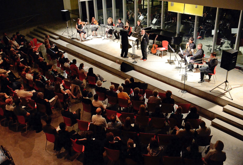 Stephen Prina. Concerto for Modern, Movie, and Pop Music. 2010. Performed at Contemporary Art Museum, Saint Louis, March 18, 2010. Photo: Peter Wochniak. © Stephen Prina