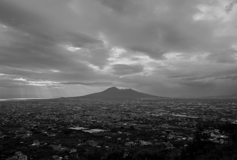 Sotto le nuvole (Below the Clouds). 2025. Italy. Directed by Gianfranco Rosi. Courtesy MUBI