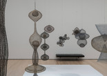 Installation view of the exhibition "Ruth Asawa: A Retrospective" October 19, 2025–February 7, 2026. IN2602.39. Photograph by Jonathan Dorado.