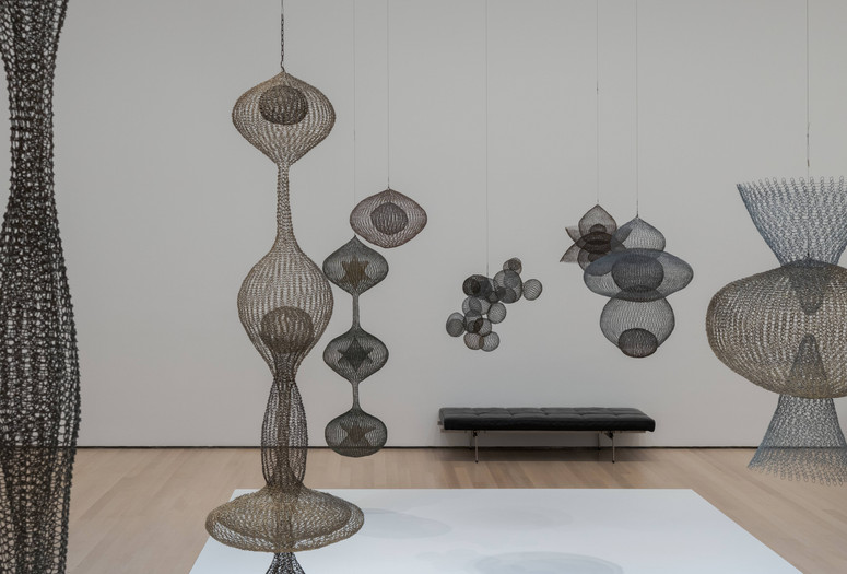 Installation view of the exhibition "Ruth Asawa: A Retrospective" October 19, 2025–February 7, 2026. IN2602.39. Photograph by Jonathan Dorado.