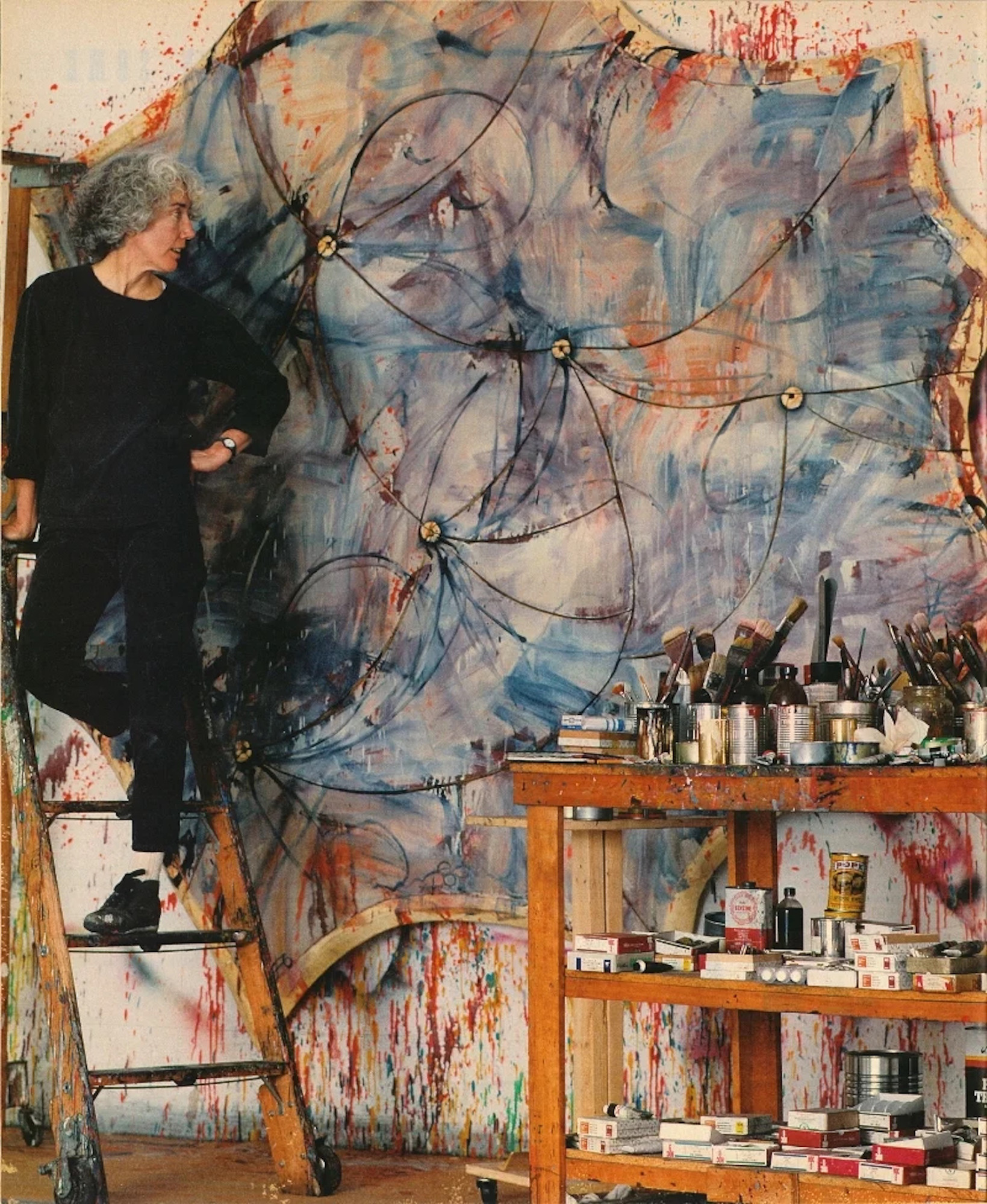 Elizabeth Murray in her studio, Spring 1991. Photo Brigitte Lacombe © The Murray-Holman Family Trust