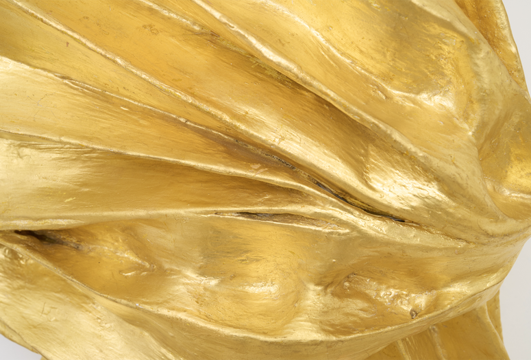 Lynda Benglis, Kutumb (five elements) (detail). 1981–82. Wire mesh, hydrocal, gesso, oil-based size, gold leaf. © Lynda Benglis/Artists Rights Society (ARS), New York
