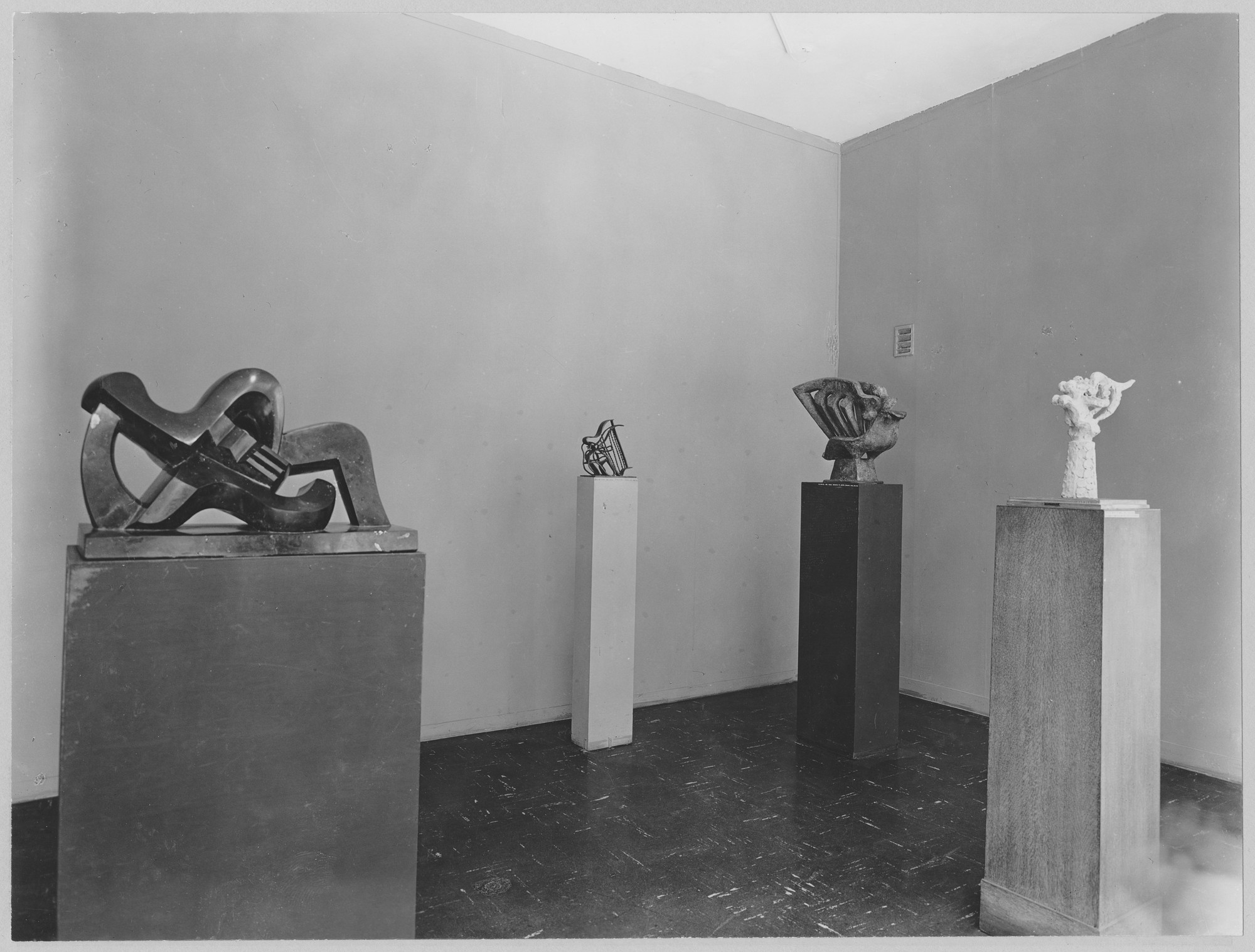 Installation view of the exhibition "The Sculpture of Jacques Lipchitz