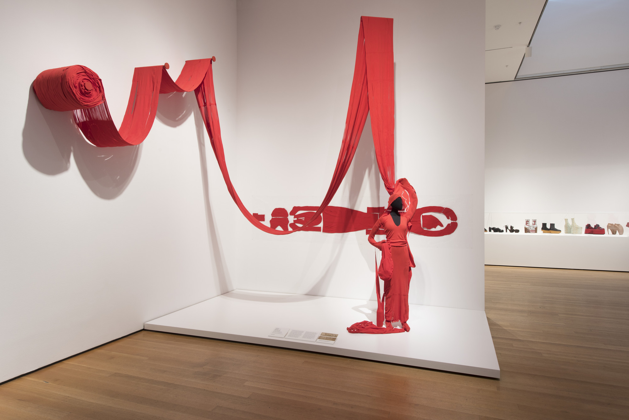 アート・デザイン・音楽 ITEMS: Is Fashion Modern? Installation view of the exhibition 