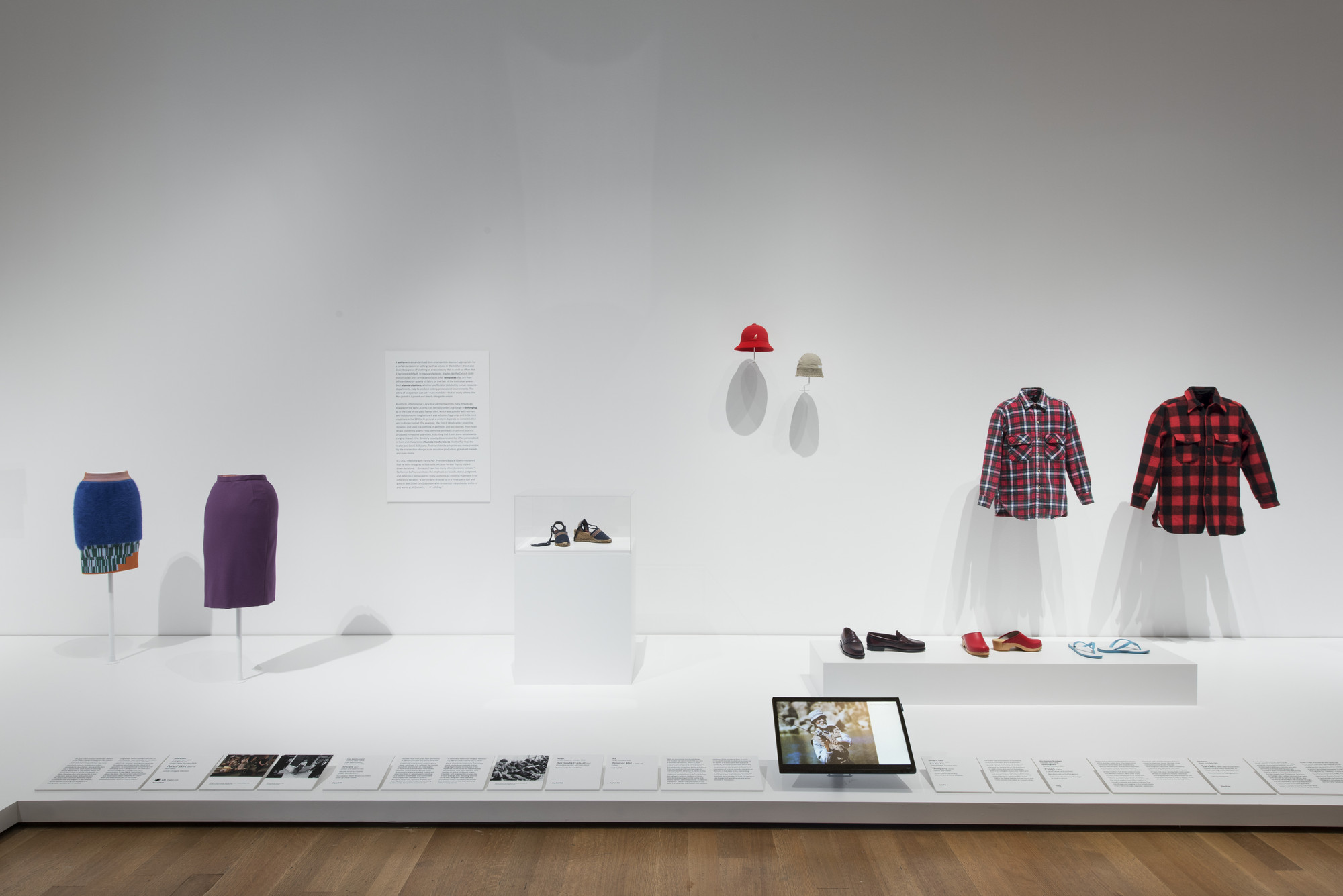 MoMA 本　ITEMS: is fashion modern? Items: Is Fashion Modern? - Hardcover – MoMA Design Store