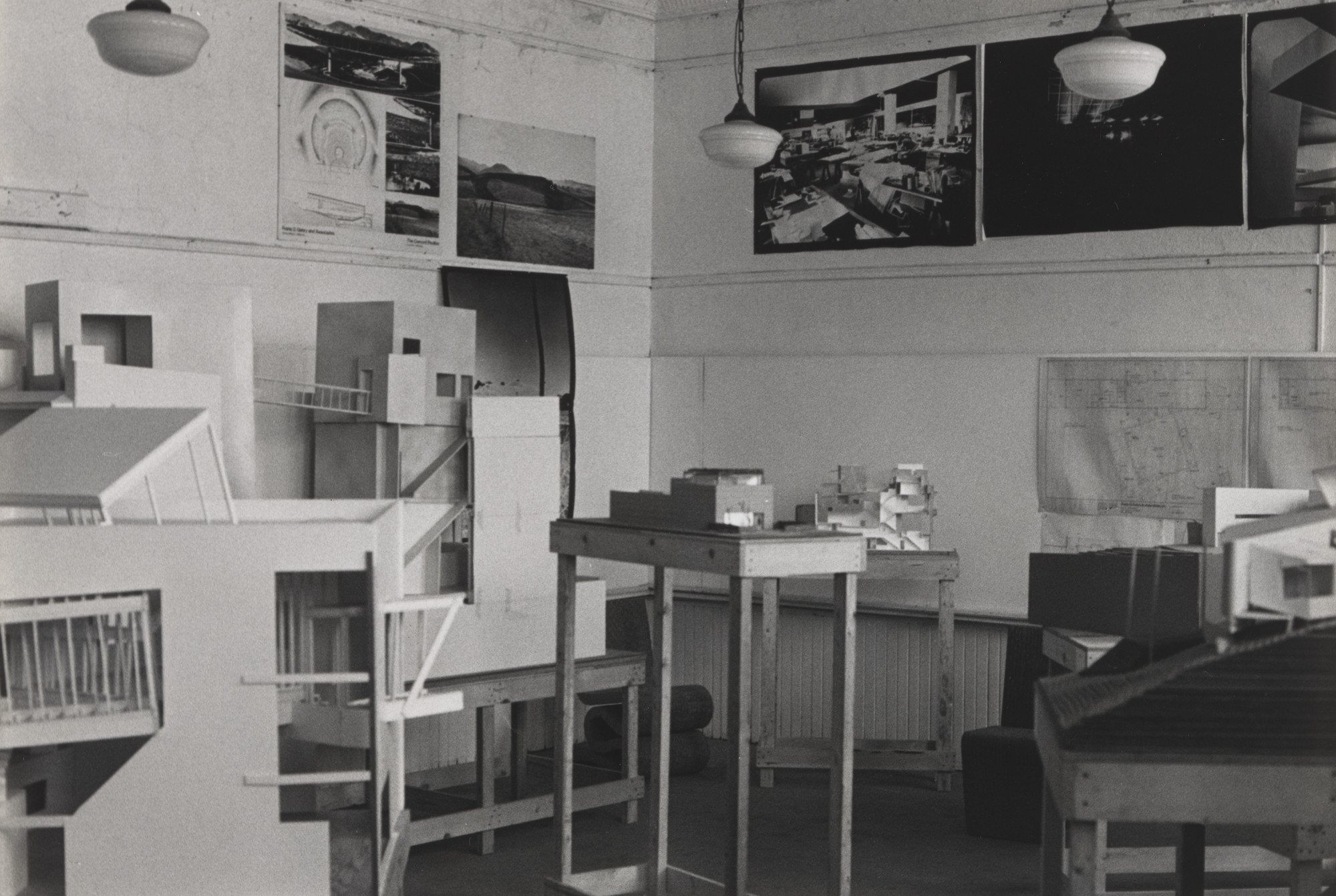 Architecture (Fall 1978): Frank Gehry。1978年10月1日至11月19日在 MoMA PS1 展出