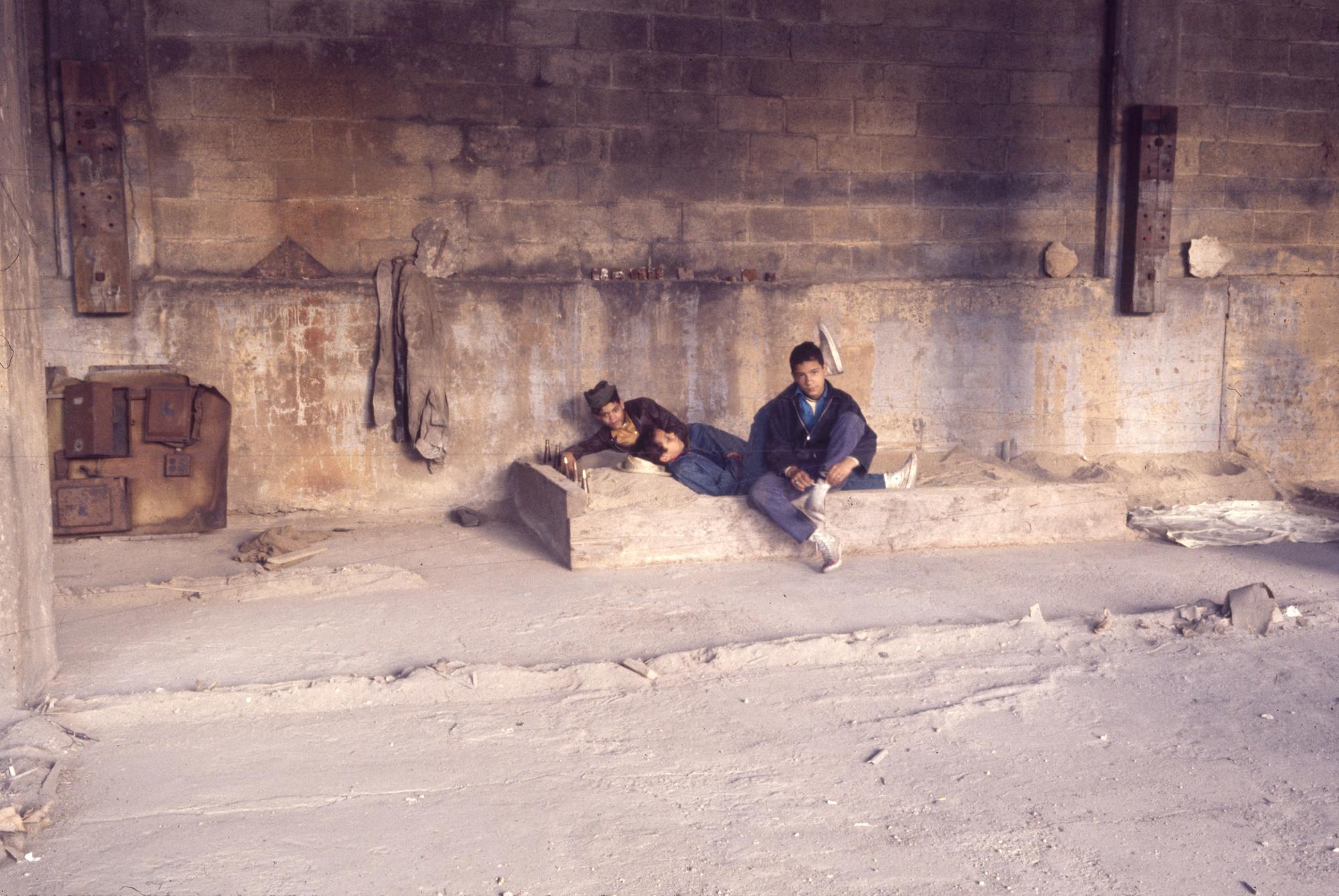 Children in Tina Girouard's installation "Swept House" at the "Brooklyn Bridge Event” MoMA