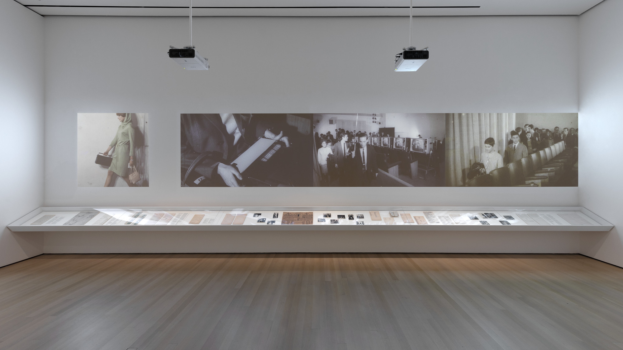 アート・デザイン・音楽 Photography at MoMA Greater New York,' a Show of the Moment, Dwells in the