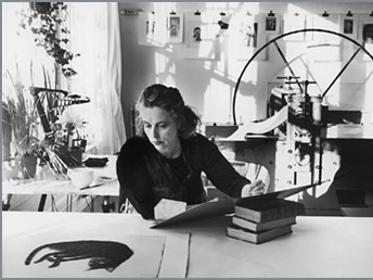 Kiki Smith working on the etching plate for Ginzer at Harlan & Weaver, Inc., New York, 2000. Photograph: Gavin Bond