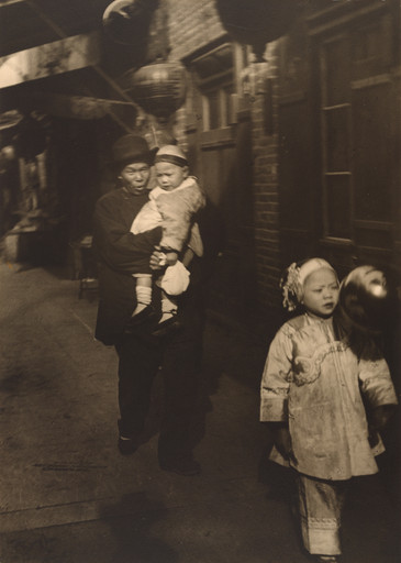 Arnold Genthe. A Holiday Visit, Chinatown, San Francisco. 1896-1906