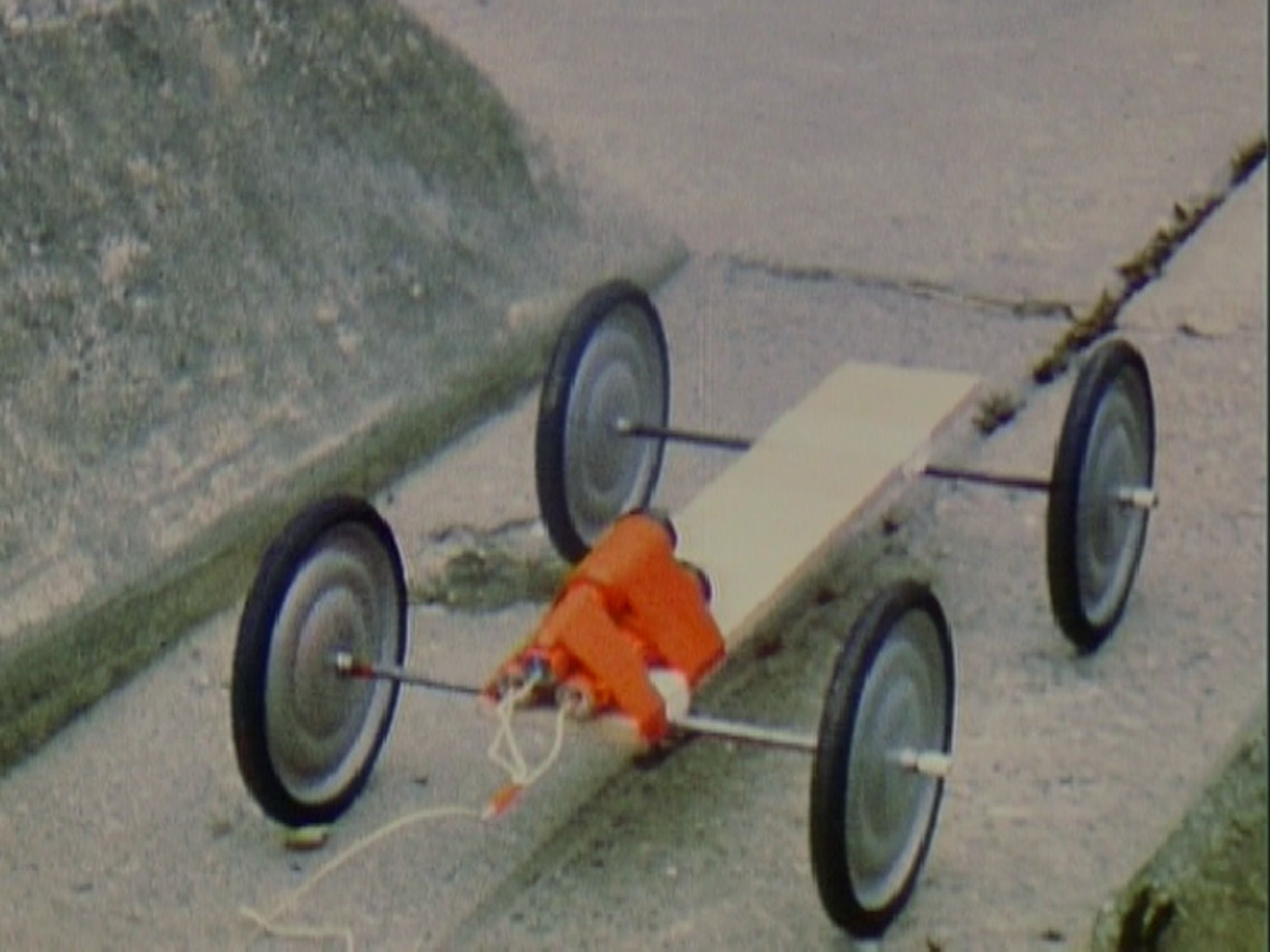 Roman Signer. Carriage