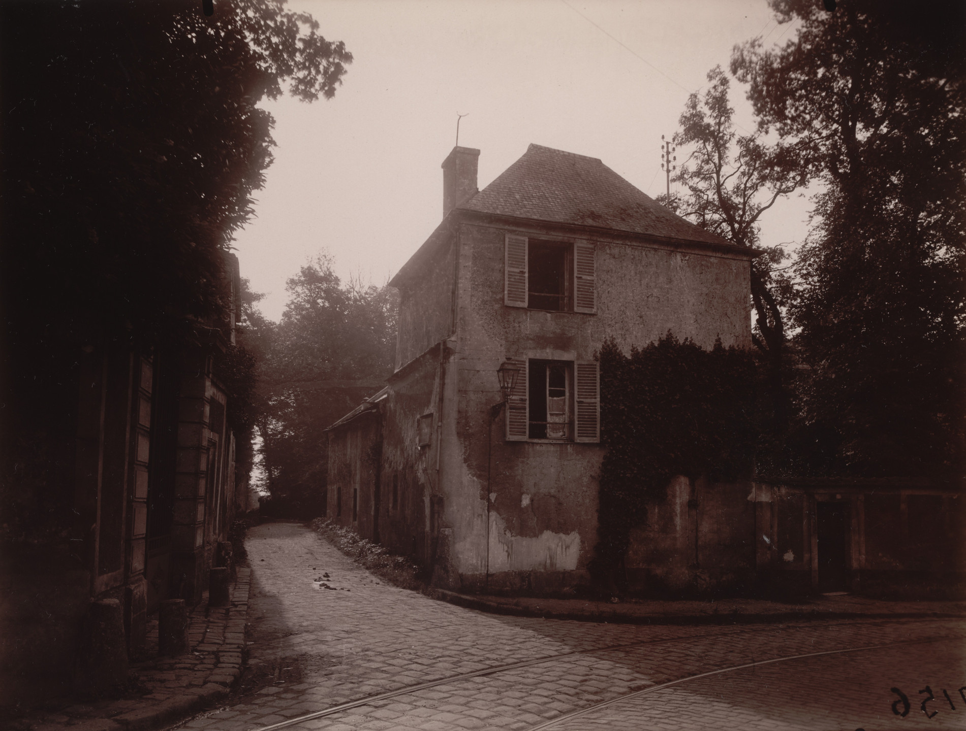 Eugène Atget. Châtenay, vielle maison. 1925-27