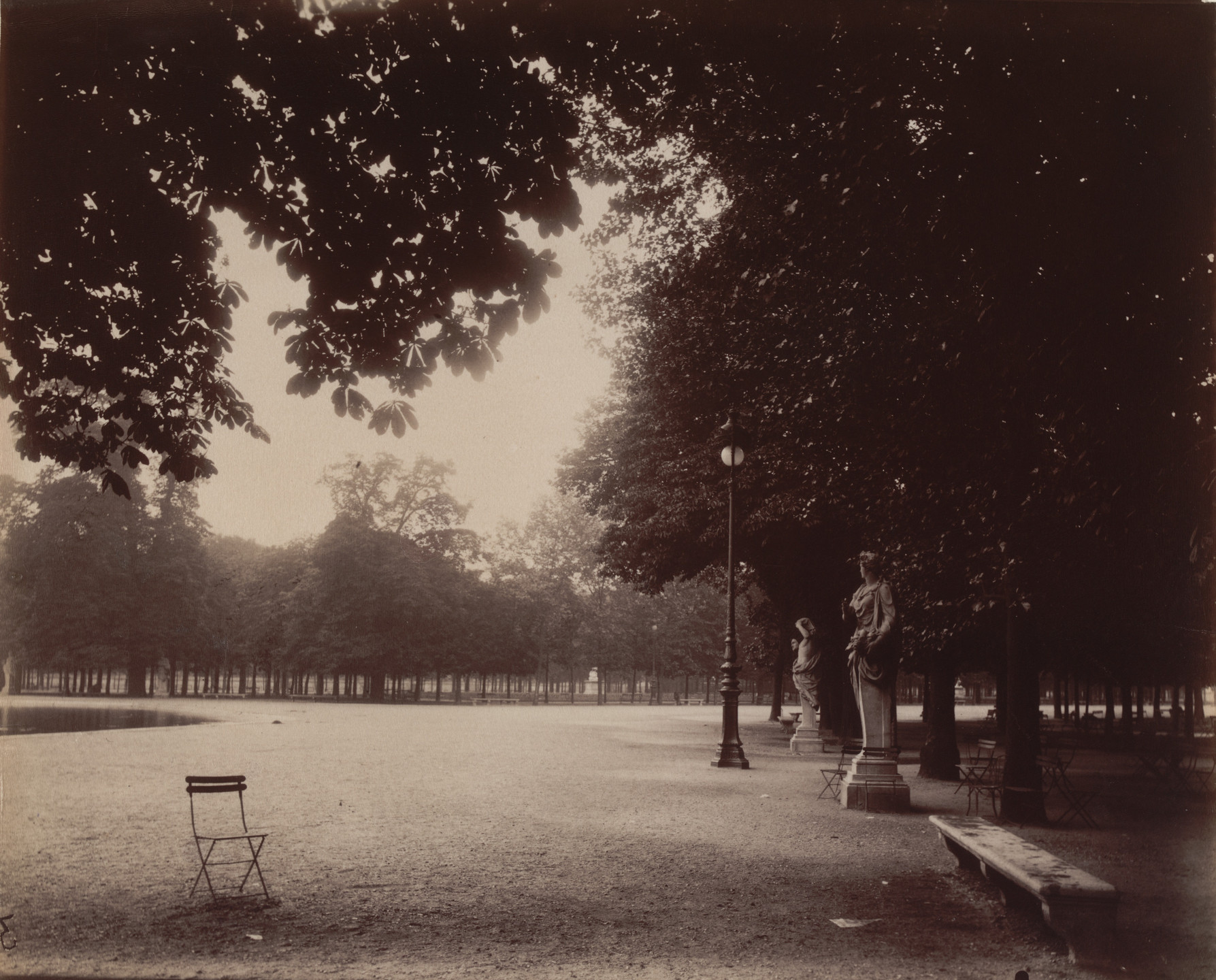 Eugène Atget. Tuileries, côté Concorde. 1912