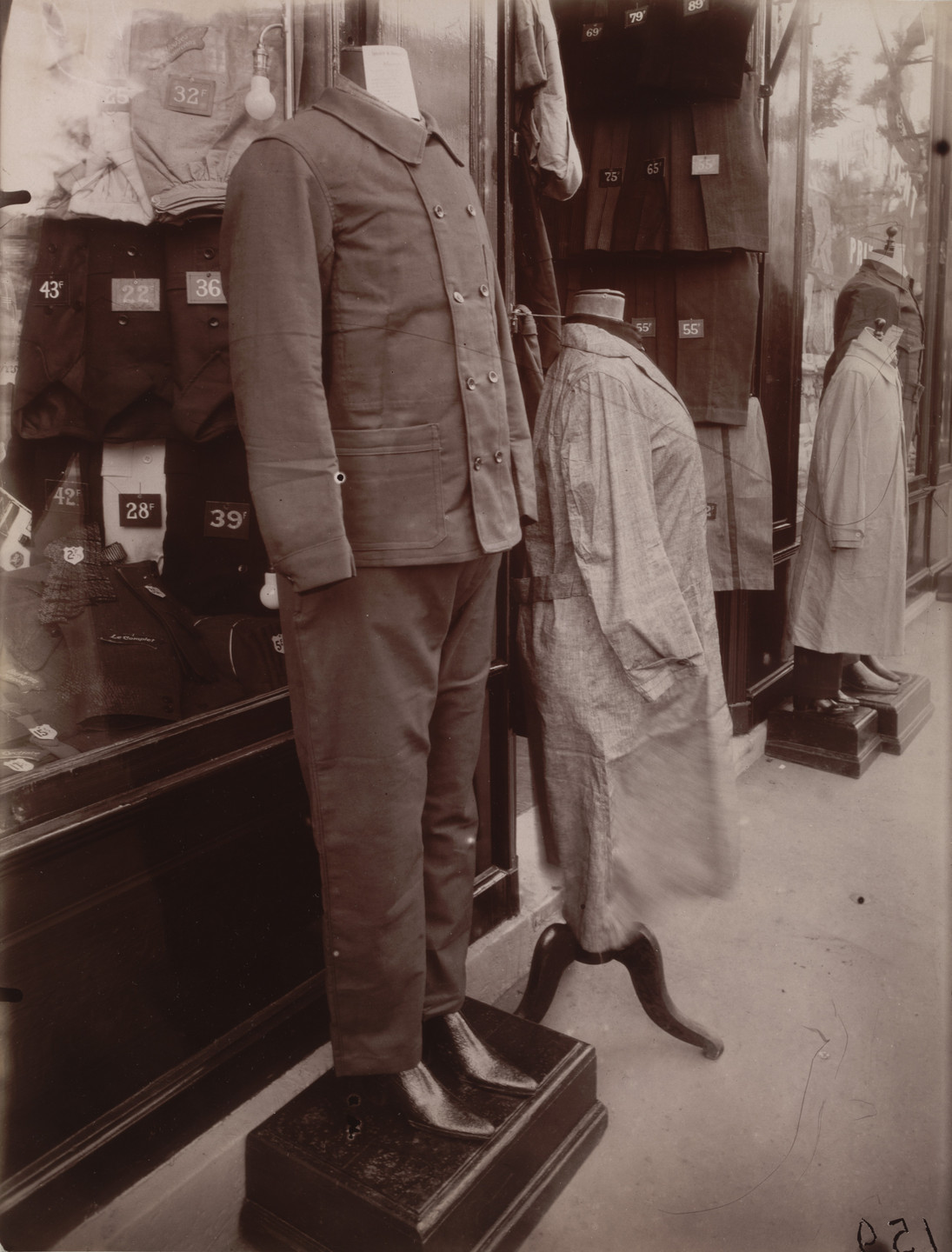 Eugène Atget. Avenue des Gobelins. 1926–27