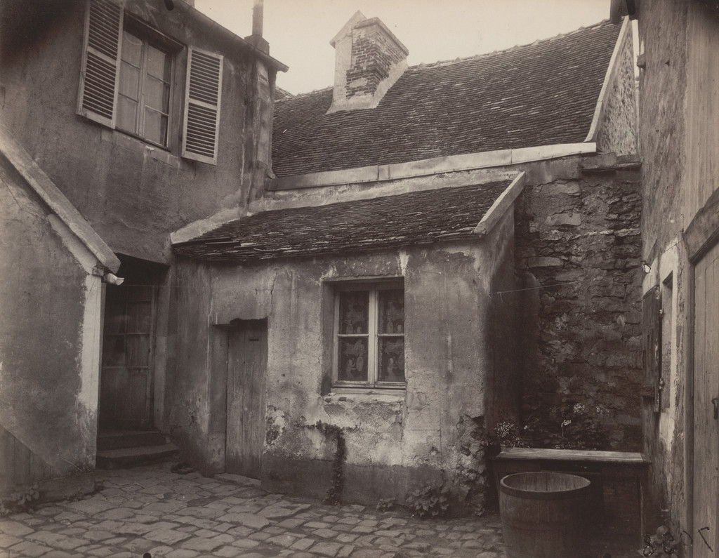 Saulx-les-Chartreux, coin de ferme, Eugène Atget, 1924, Matte albumen silver print