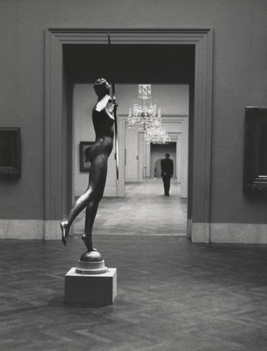 Elliott Erwitt. Metropolitan Museum of Art, New York