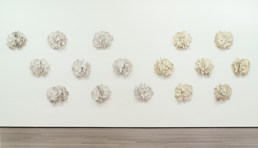 Hannah Wilke. Ponder-r-rosa 4, White Plains, Yellow Rocks. 1975
