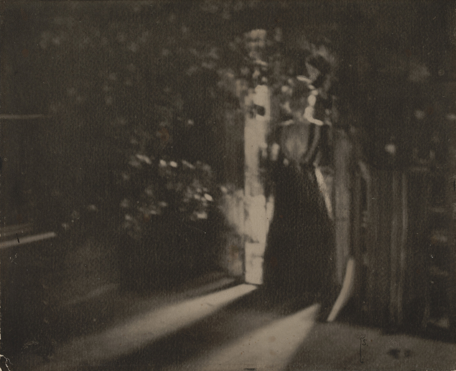 Edward Steichen. Lady in the Doorway. 1897